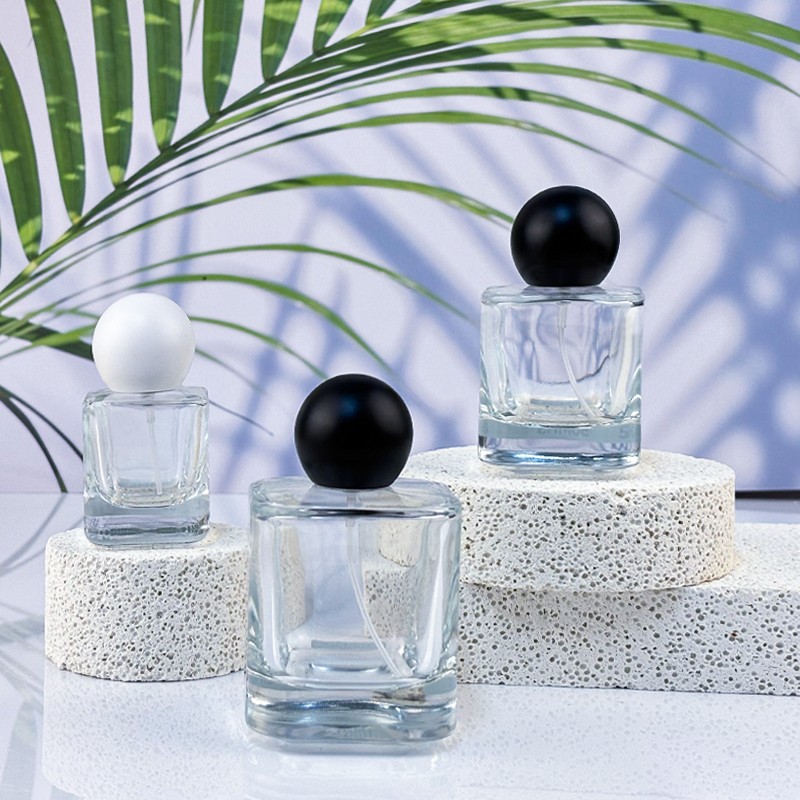 Comment fabriquer de l'eau de parfum : un guide de bricolage complet étape par étape avec des formules